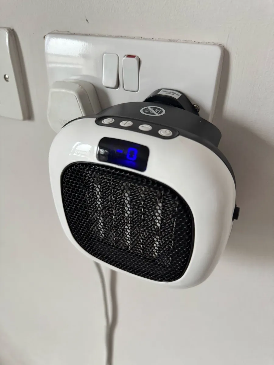 PLUG-IN heater 700W Ceramic - Image 1