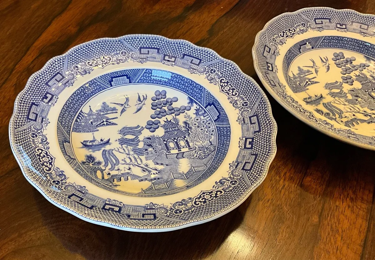 3 WILLOW Pattern Pie Crust Design 9 Inch Dishes - Image 4