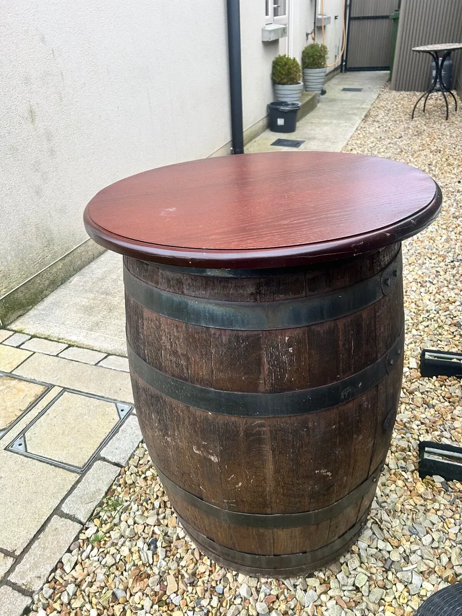 Free bar table