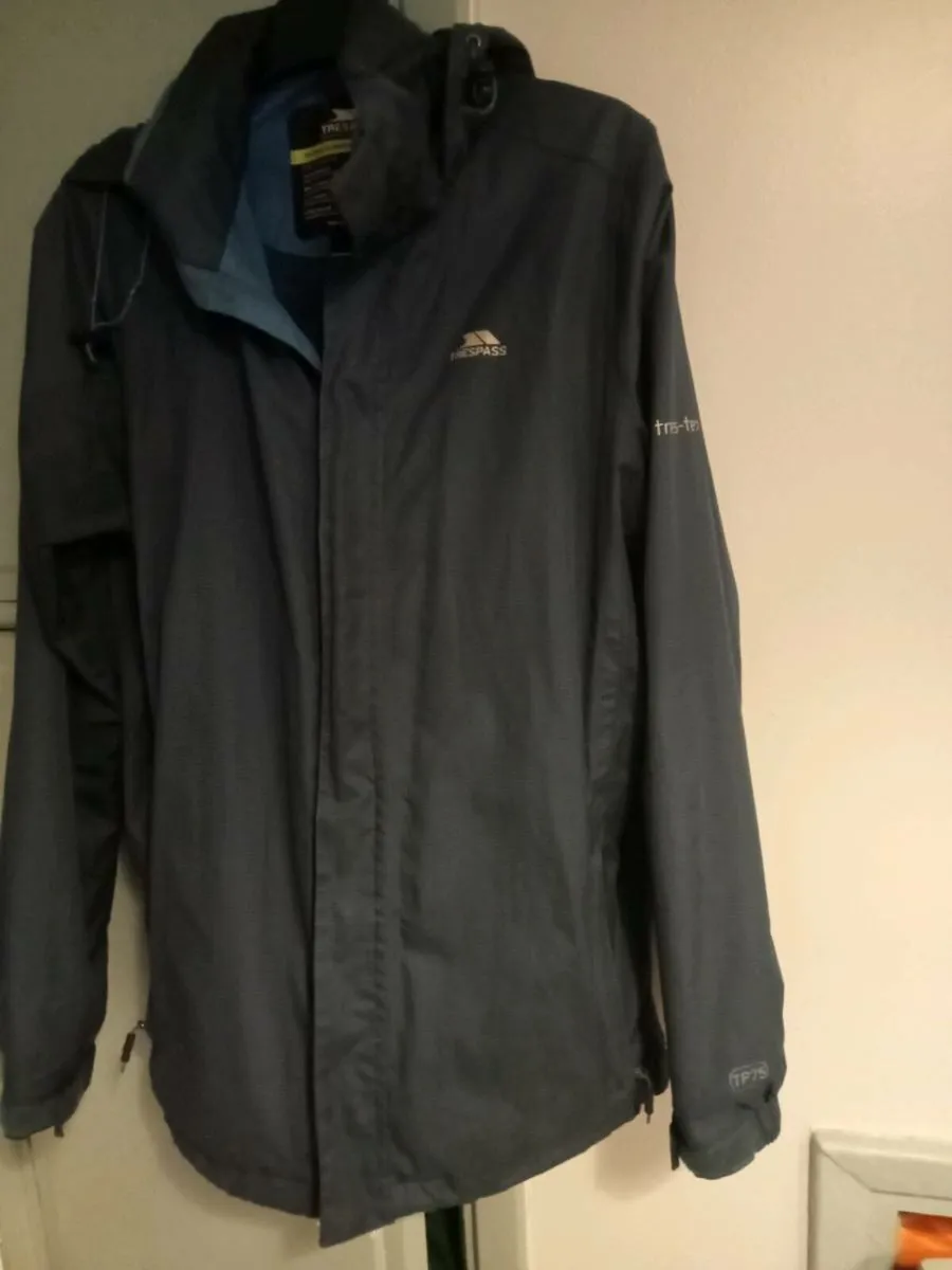 Mens navy trespass jacket xxs free to take - Image 1