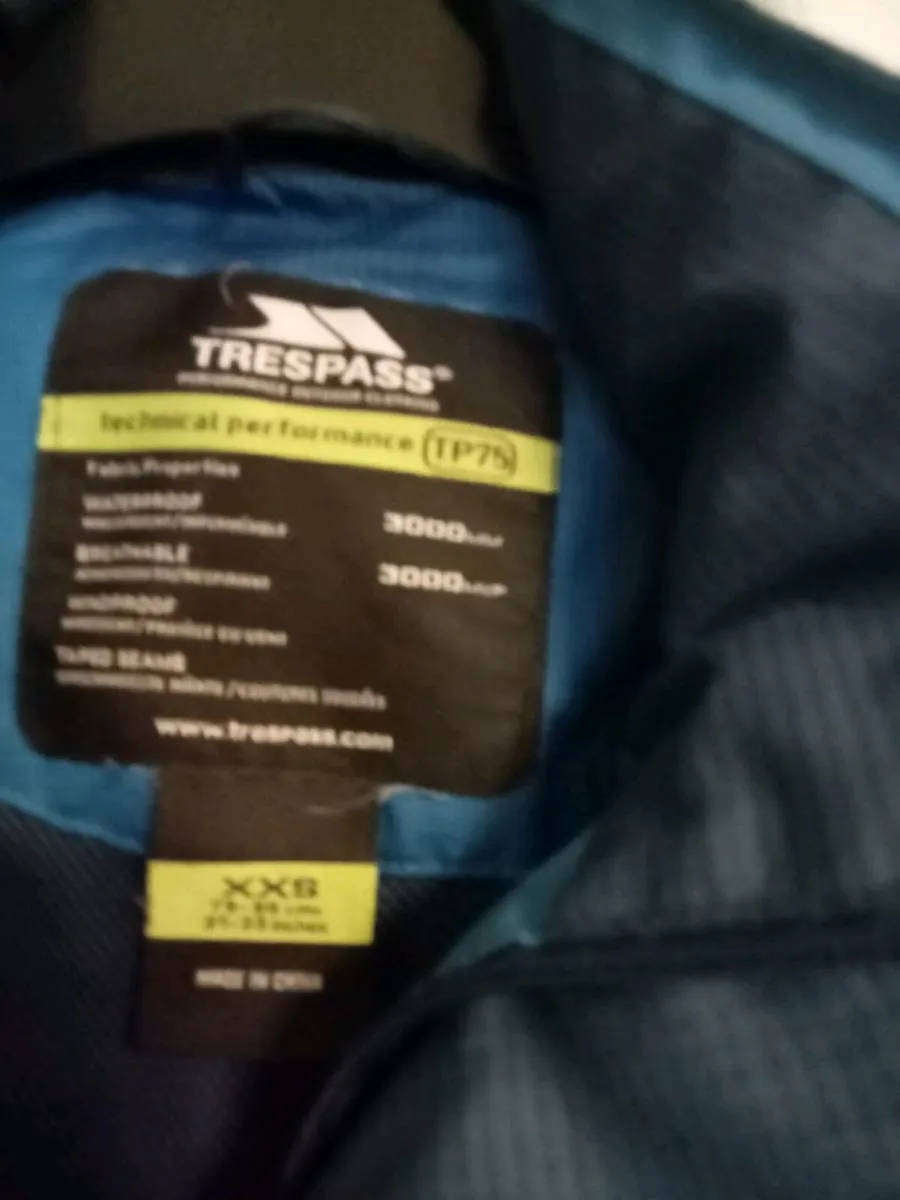 Mens navy trespass jacket xxs free to take - Image 3