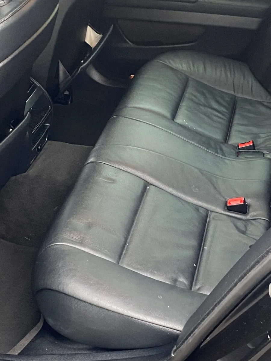 BMW 5-Series 2011 - Image 2