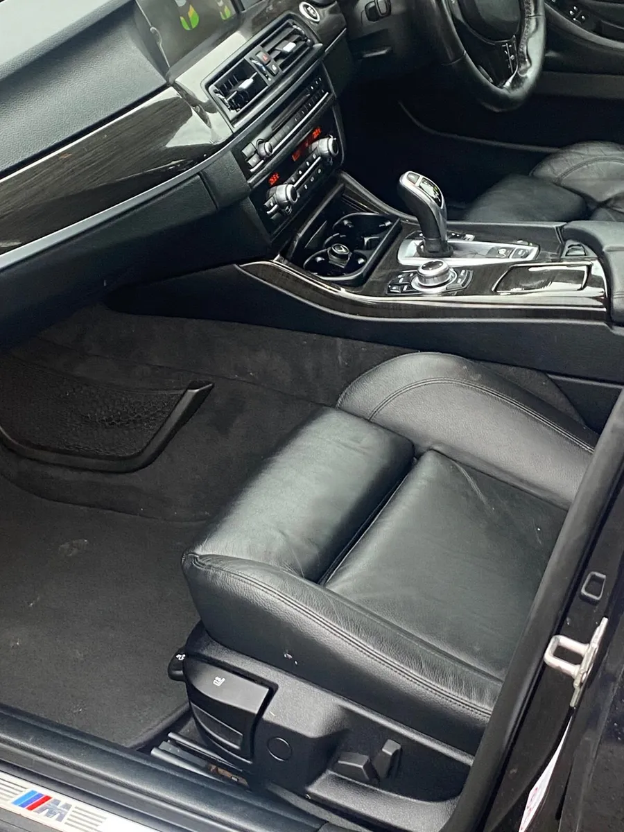 BMW 5-Series 2011 - Image 3