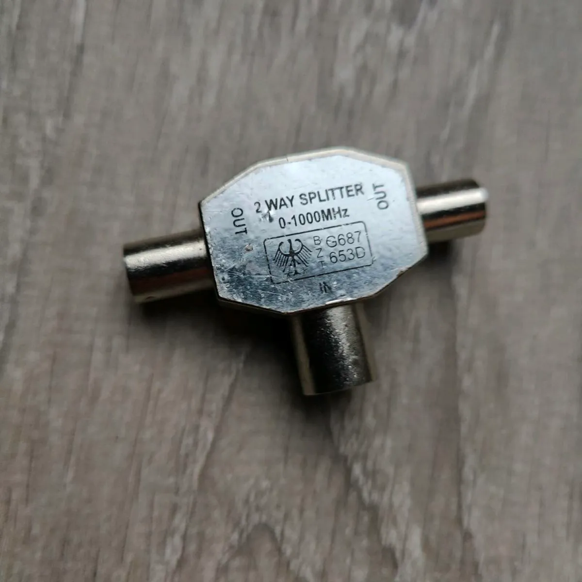 2 way TV signal splitter - Image 1