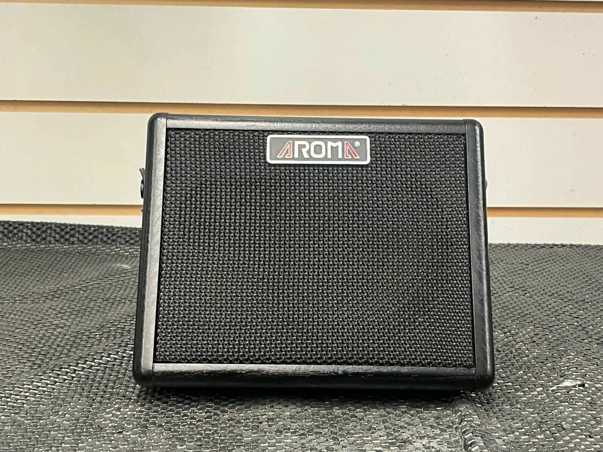 Aroma AG-15A Rechargeable Acoustic Amp - Image 2