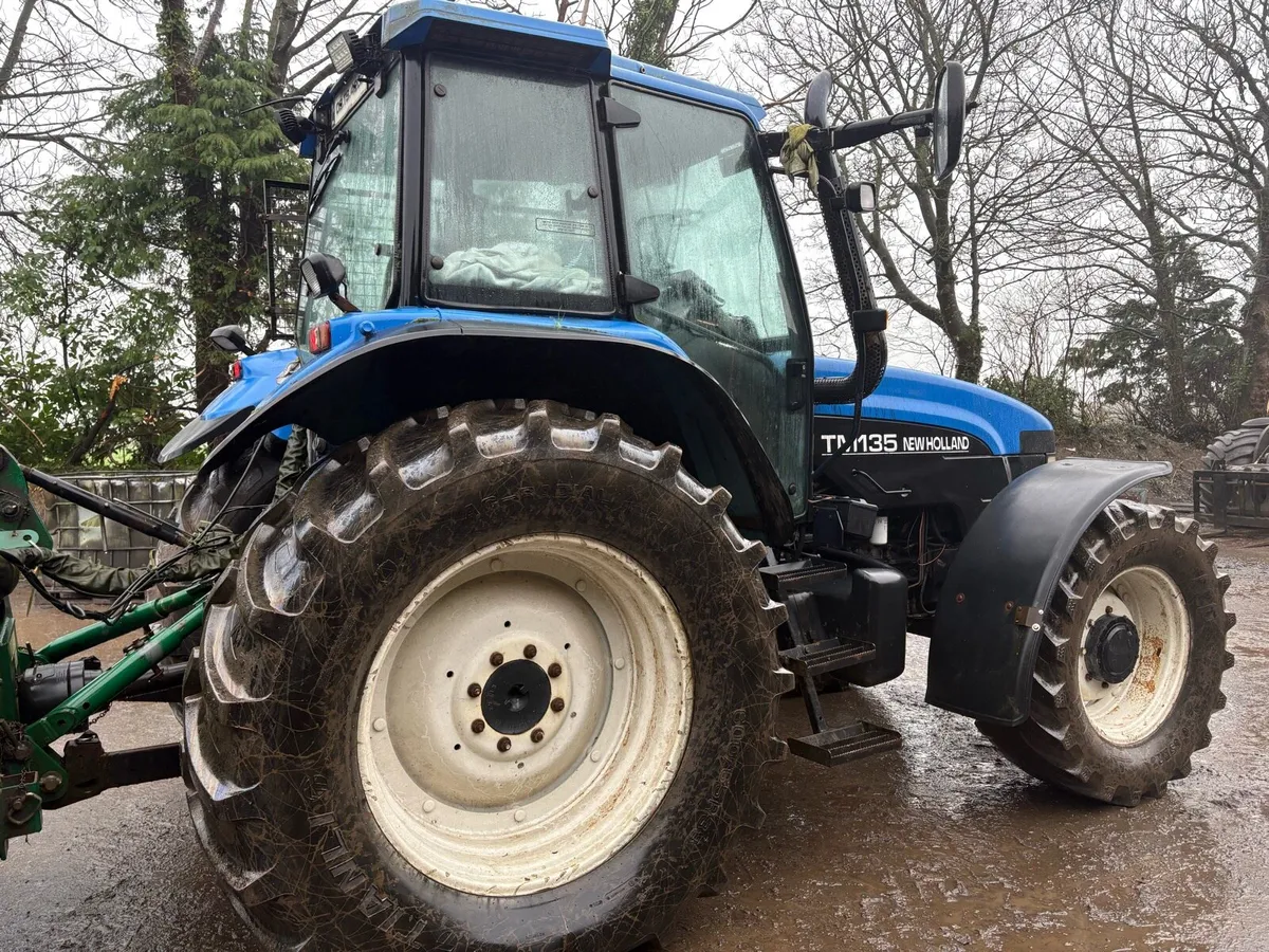 Tm 135 new Holland   Case 210 puma - Image 3