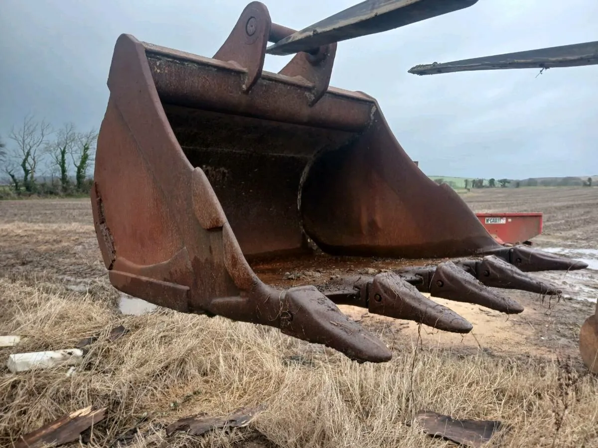 4ft Digging Bucket - Image 1