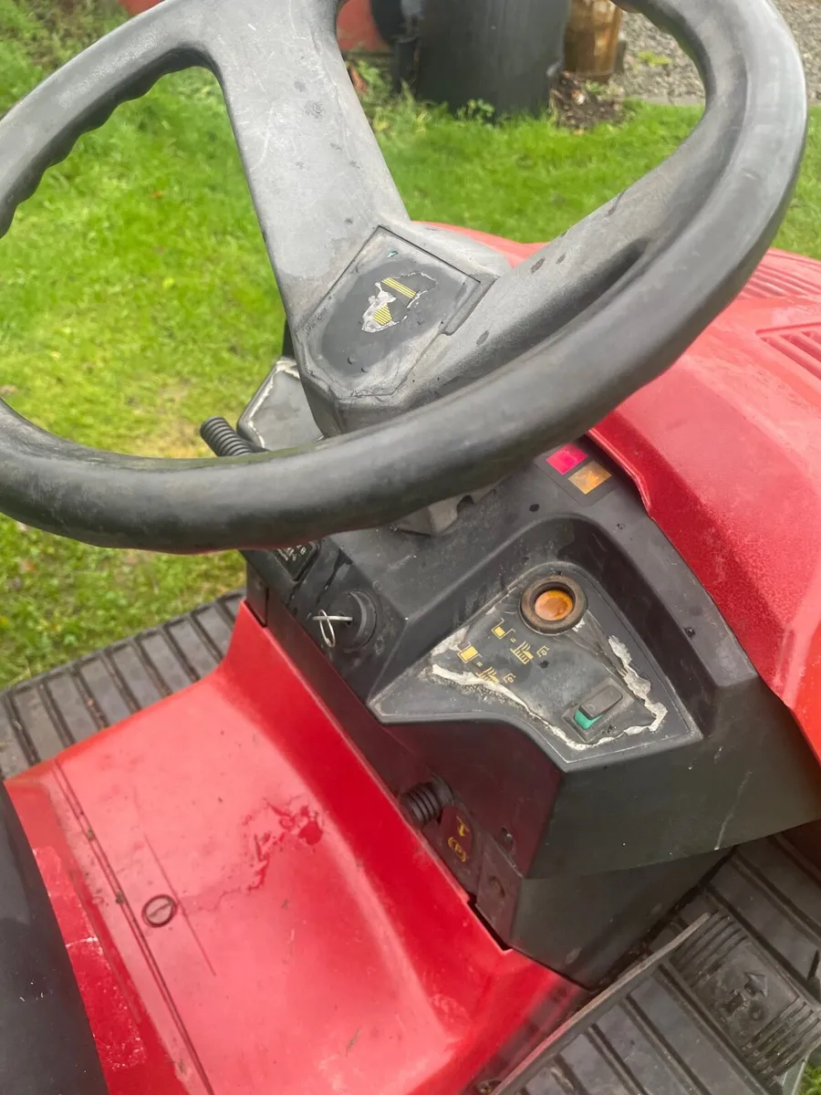 Castlegarden ride on mower - Image 3