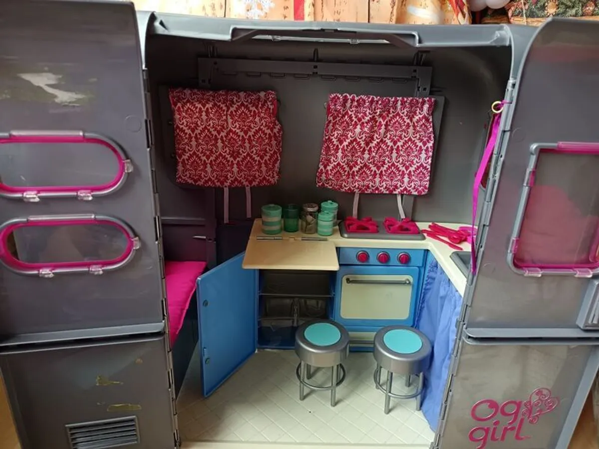 my Generation dolls, camper van and loads accessories - Image 3