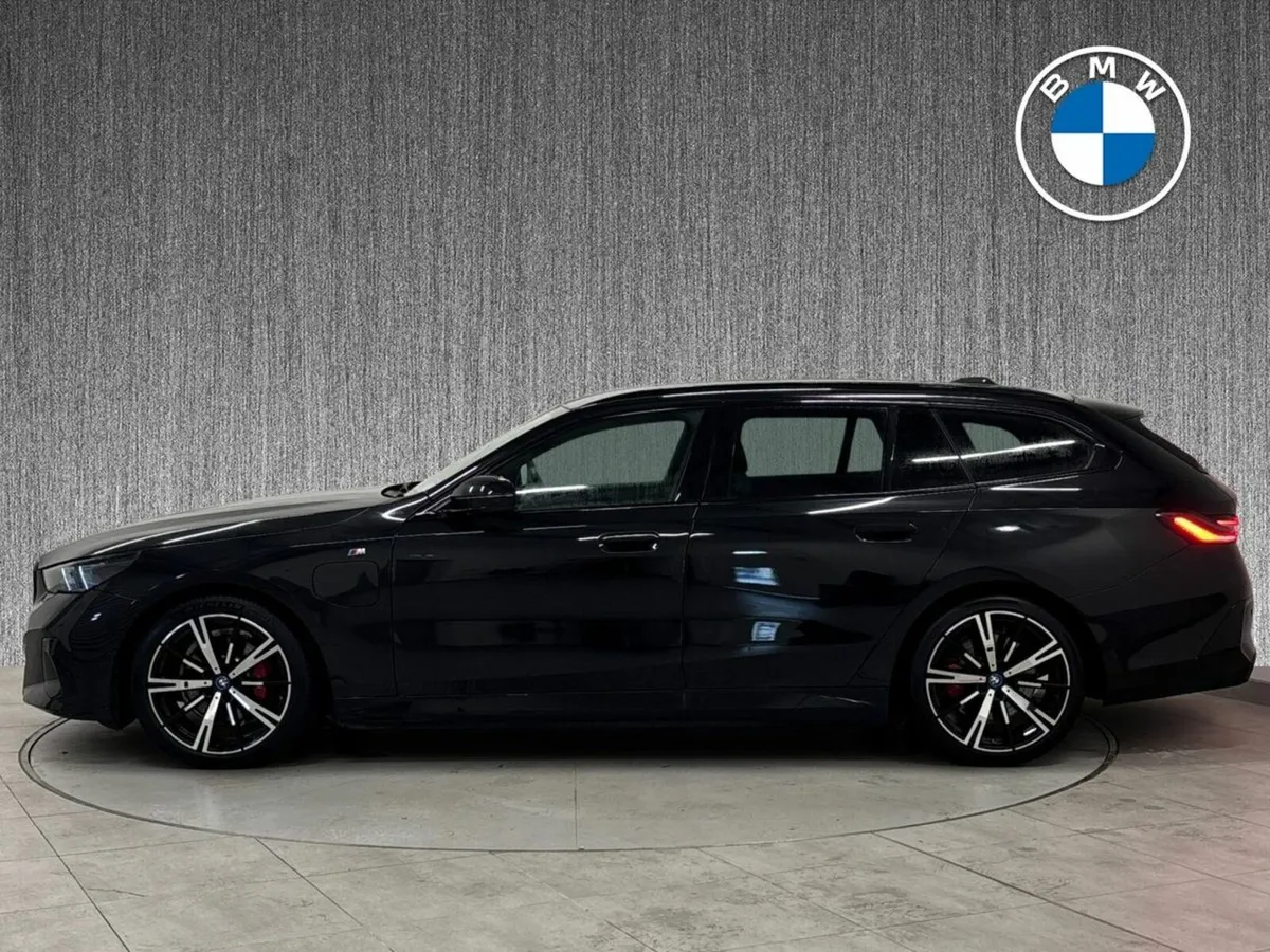 BMW 5-Series 530e PHEV M Sport Pro TOURING - Image 4
