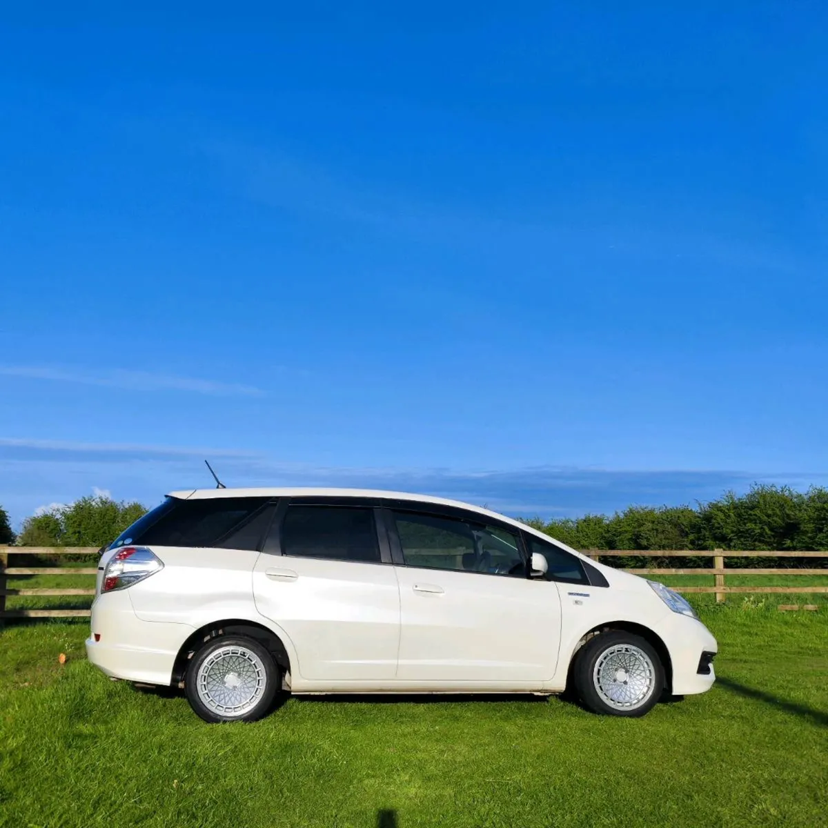 Honda fit Shuttle jaz  hybrid - Image 2