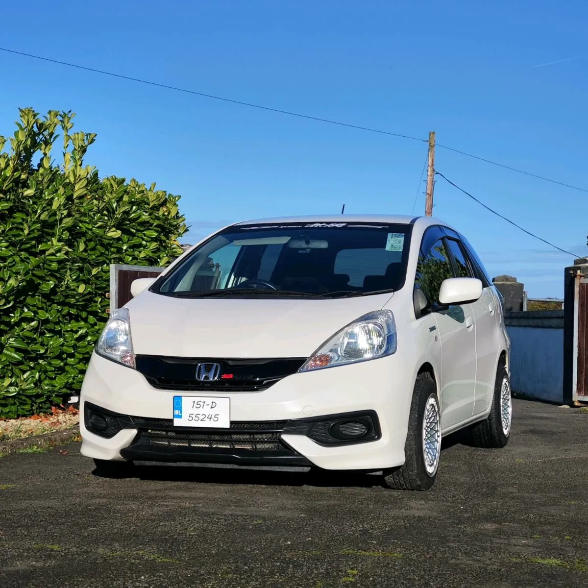 Honda fit Shuttle jazz  hybrid price negotiable - Image 1