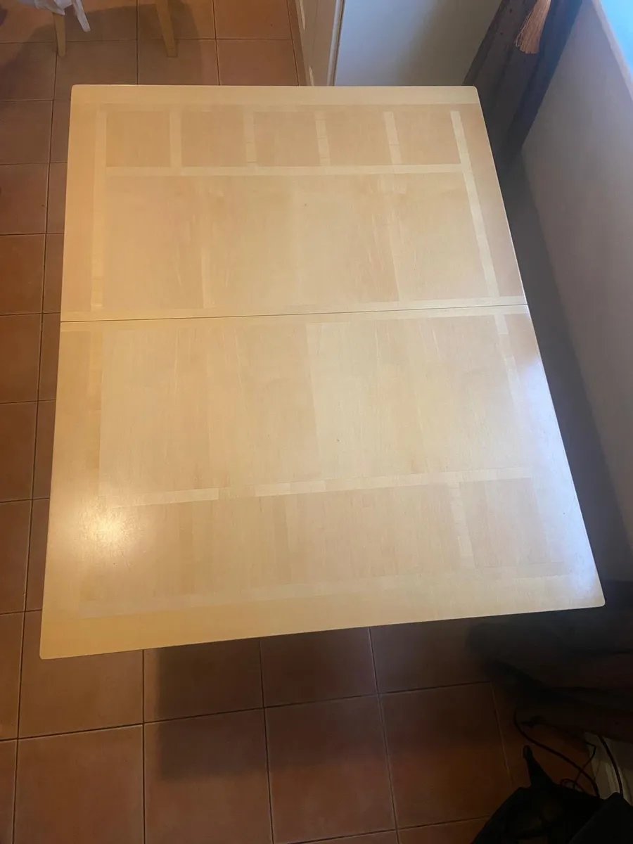 Maple extendable kitchen table - Image 1