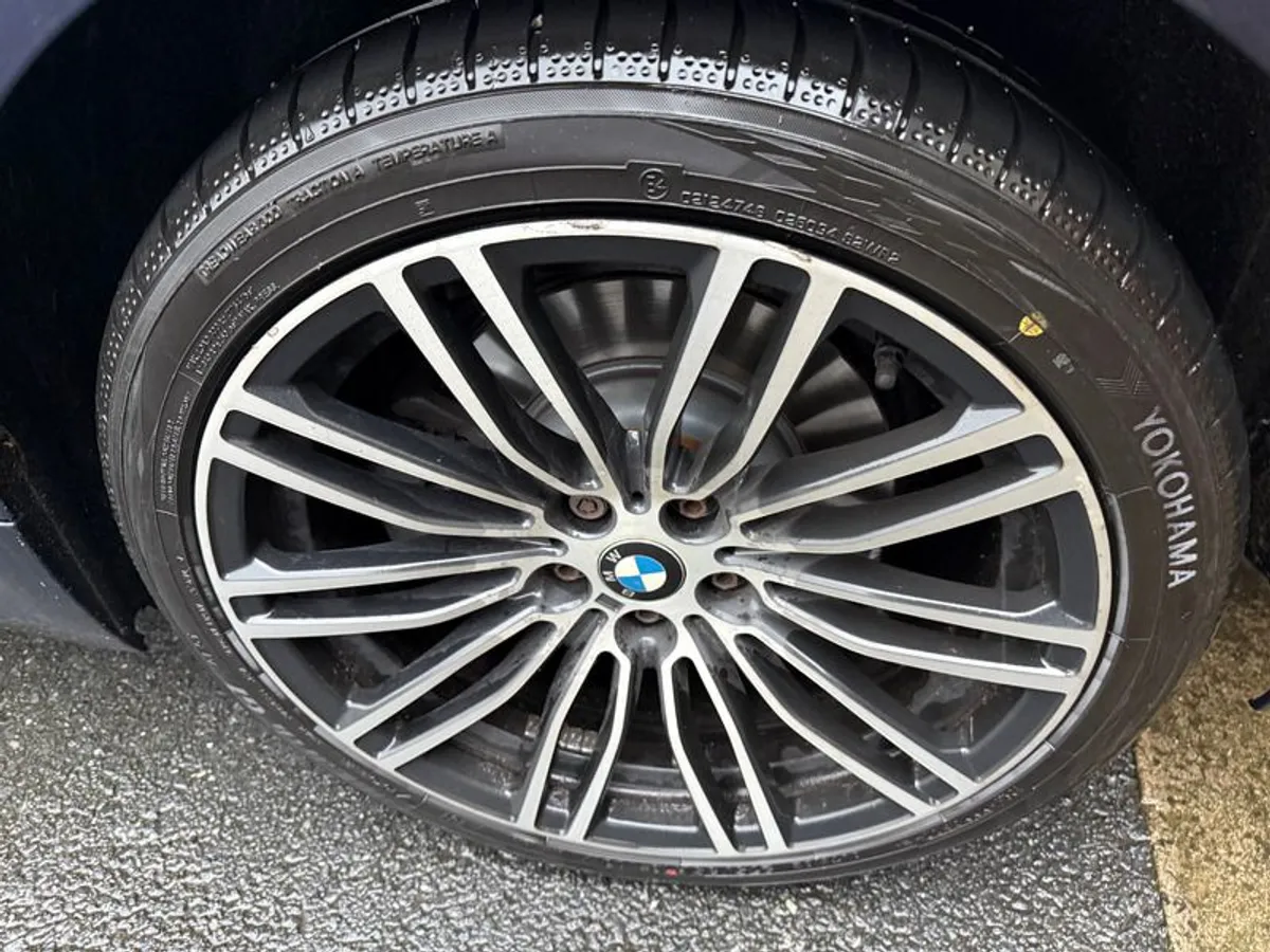 2017 BMW 5 Series 520d - Image 3