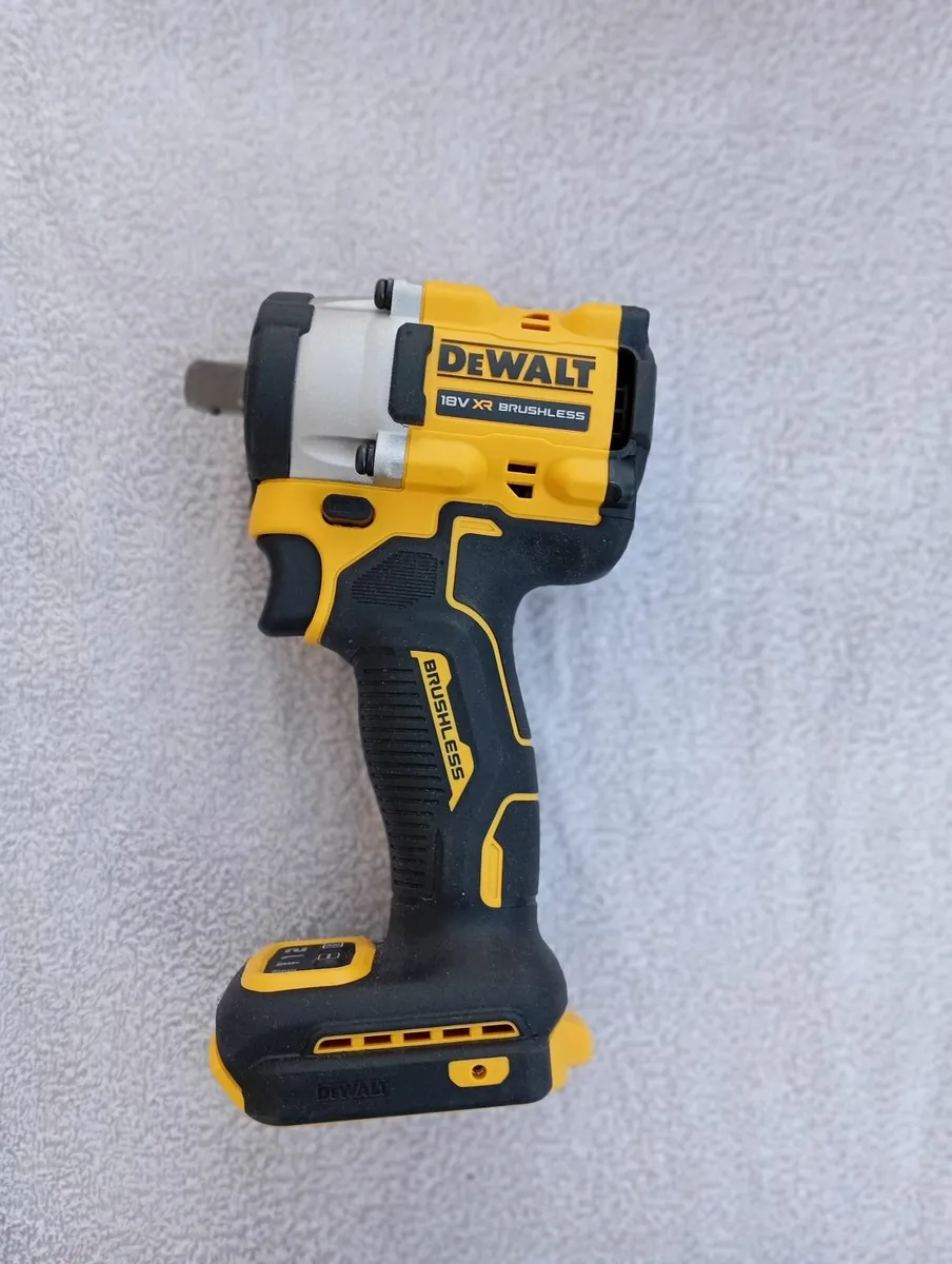 DeWalt dcf922 Impact Wrench - Image 4