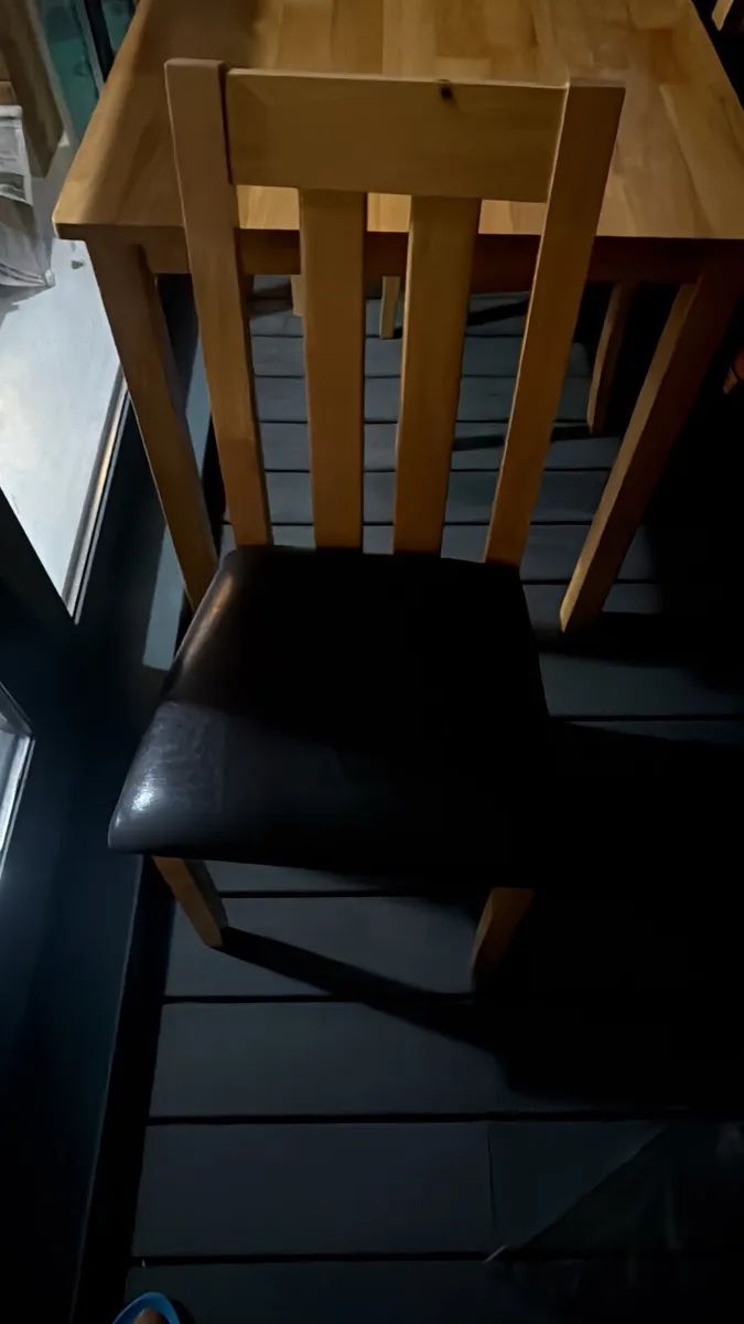 Table and 3 chairs - Image 2