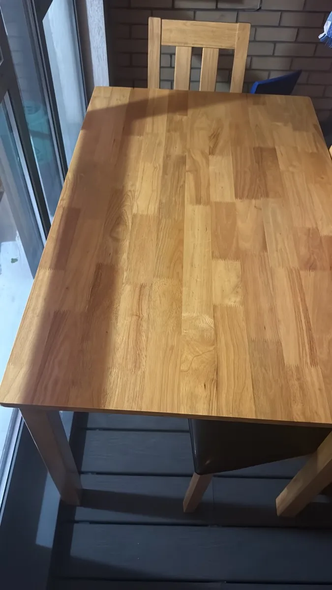 Table and 3 chairs - Image 3