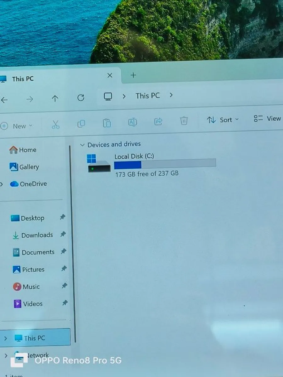 Microsoft Surface Pro 7 - 256GB SSD - 8GB RAM - Core i5 10th Touch (Screen has a cracks but works fine) - Image 2