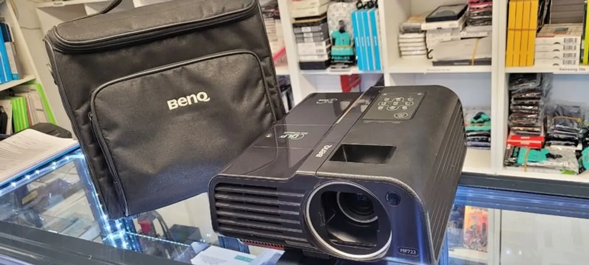 BenQ MP723 DLP Projector XGA Conference 3300 ANSI (Lamp Hours: 1305) - Image 1