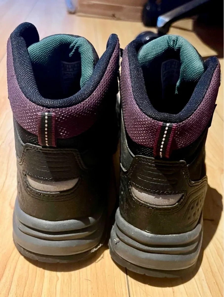 Hiking boots - Image 2