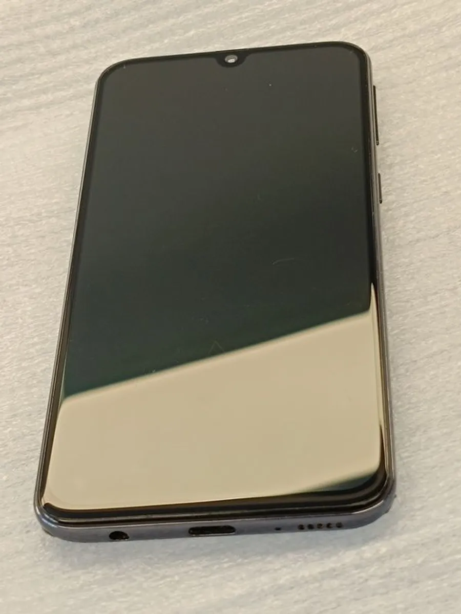 Samsung Galaxy A40 64GB Dual SIM Black Network unlocked Android Smartphone. - Image 2