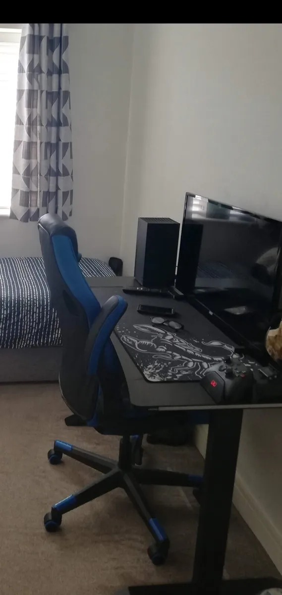 Gaming desk and chair - Image 1