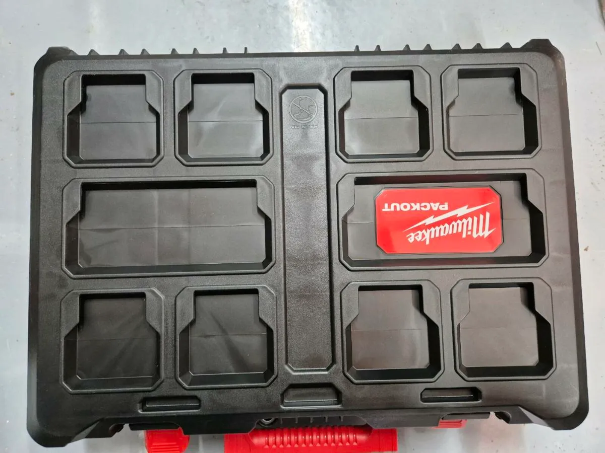 Milwaukee M18 Fuel Gen4 High Torque 1/2' Impact Ki - Image 4