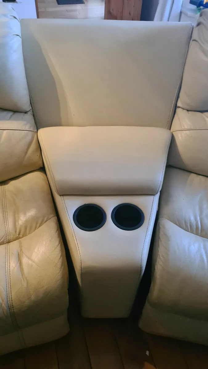 Cream leather reclining 4 seater couch - Image 3