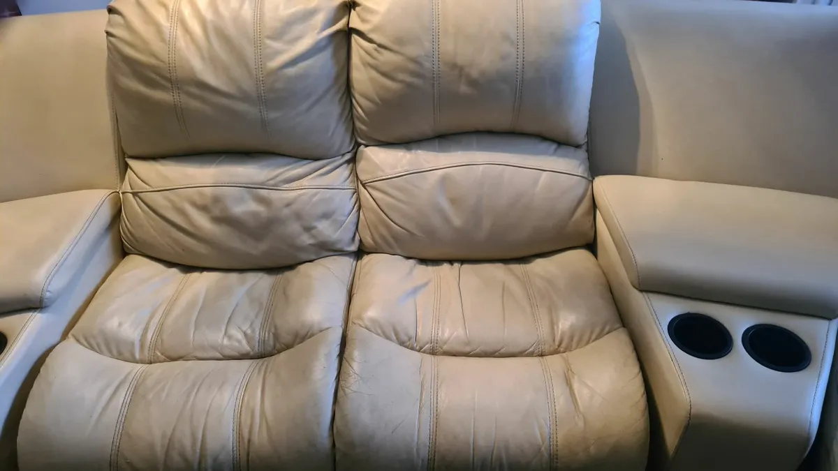 Cream leather reclining 4 seater couch - Image 4