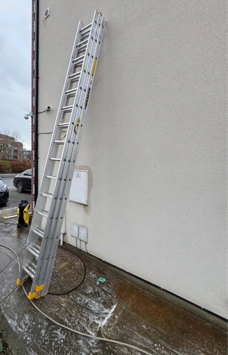 Expandable Ladder up to 11 metres - Image 2