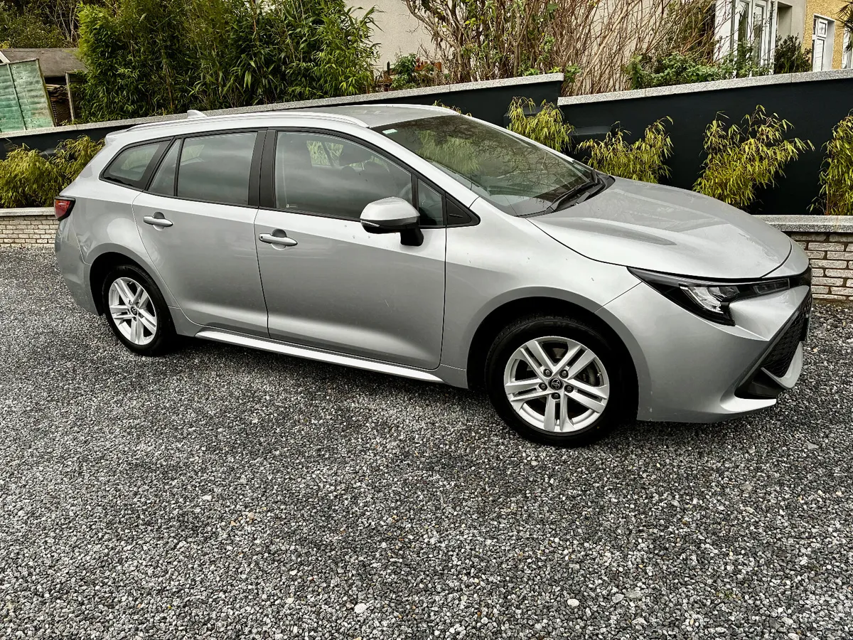 Toyota Corolla 2022. Hybrid Estate - Image 3