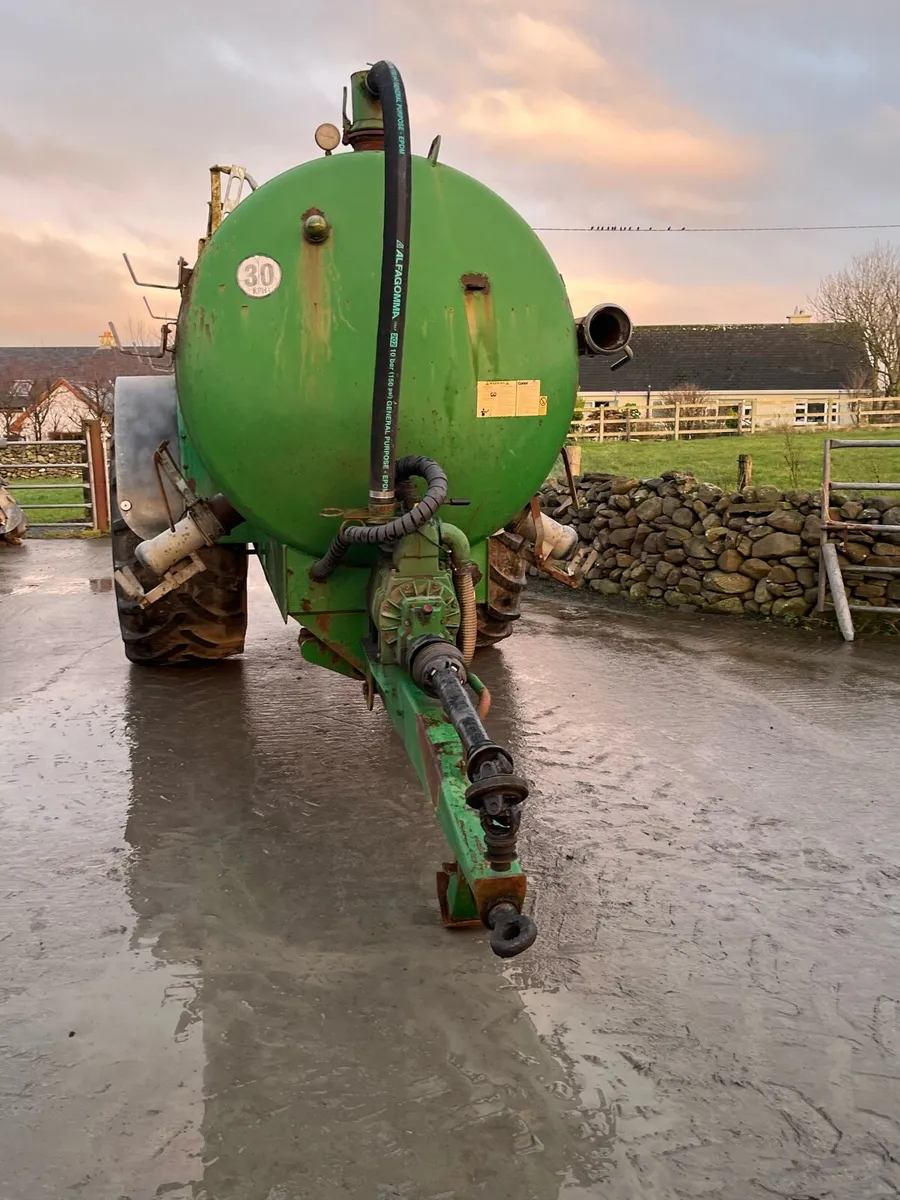 2000 Gallon Conor - Image 4