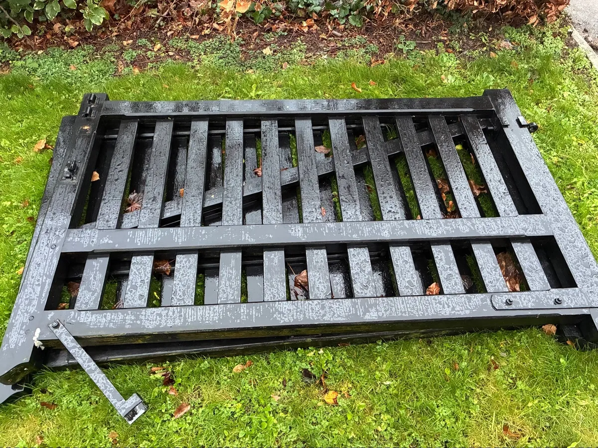 Wooden gate - Image 2