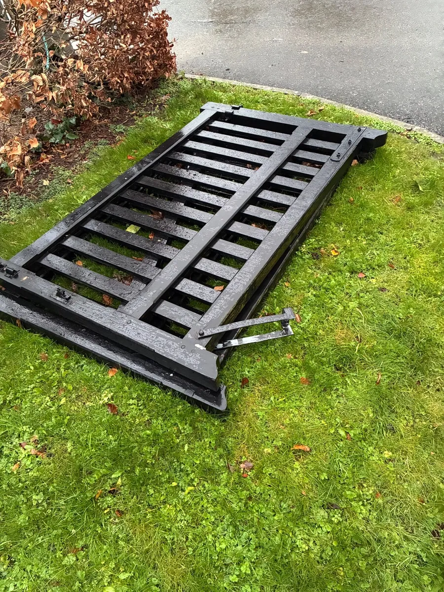 Wooden gate - Image 3