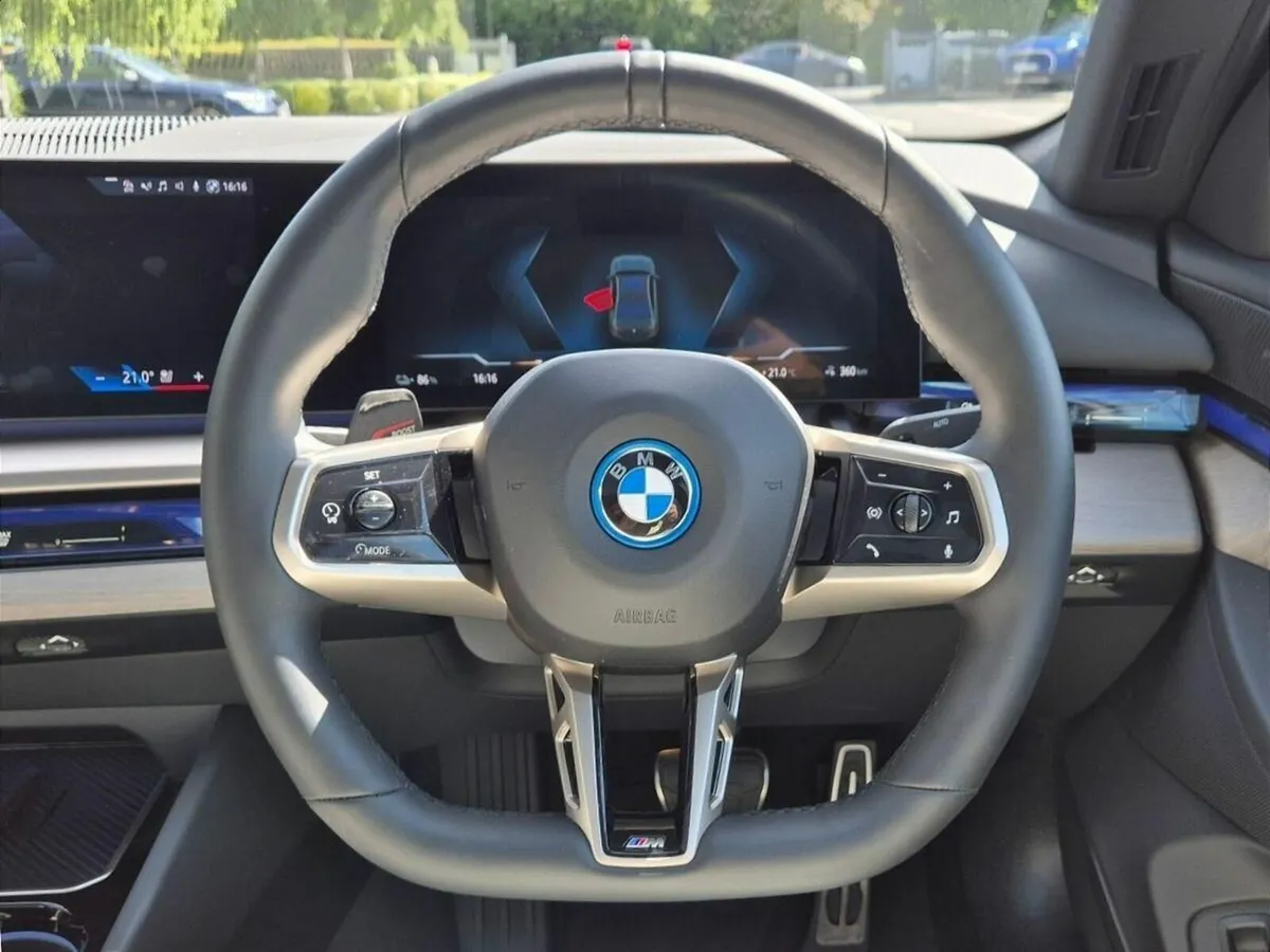 BMW i5 eDrive40 M Sport Pro Saloon - Image 4
