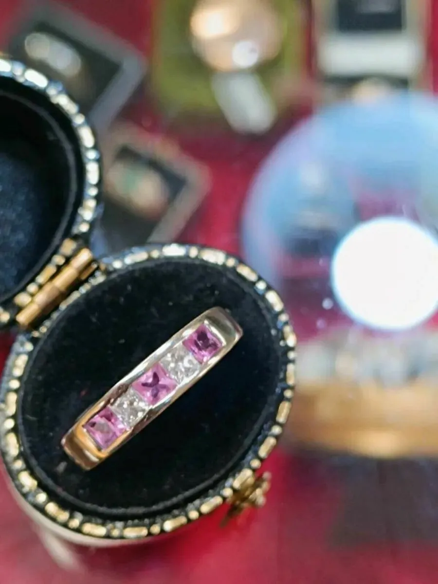 Pink Sapphire & Diamond, 18k White Gold Ring - Image 1