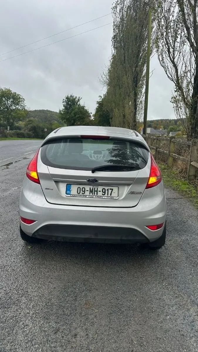 2009 Ford Fiesta - Image 2