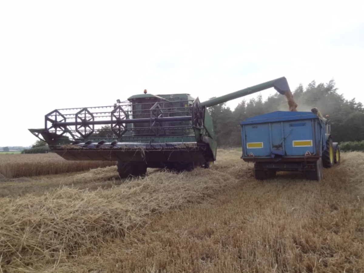 John Deere 2058 Combine Harvester - Image 3