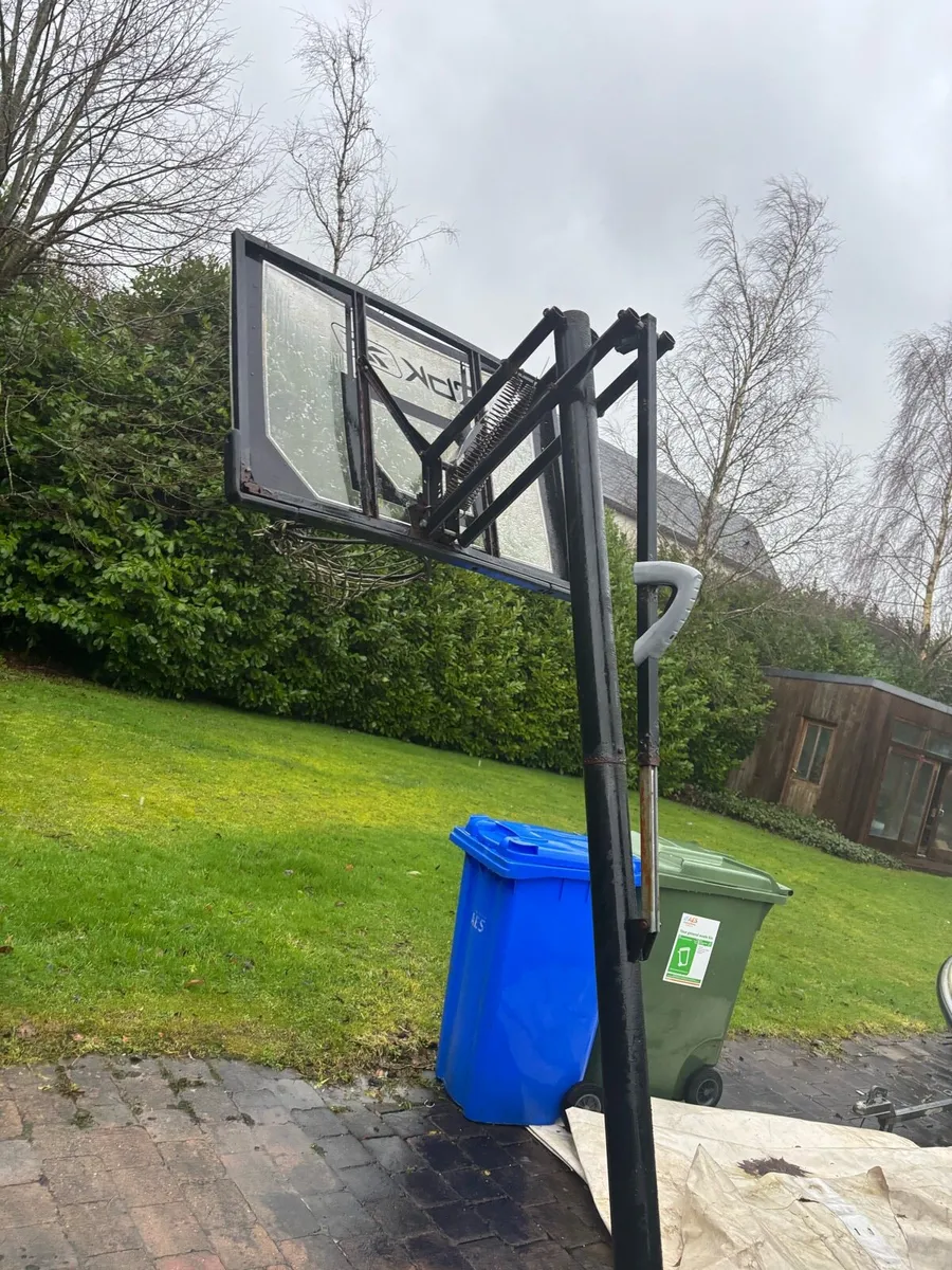 basketball stand - Image 1