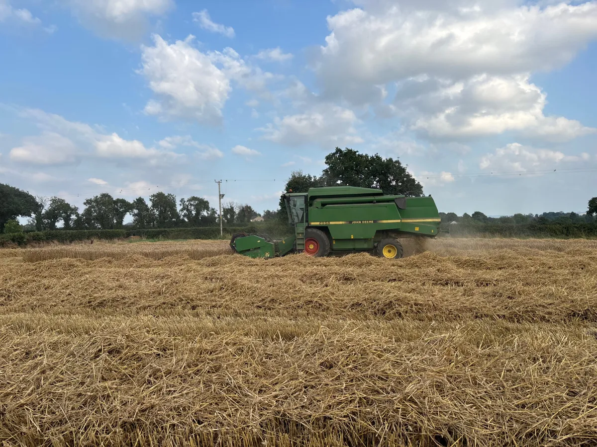 John Deere 2058 Combine Harvester - Image 4