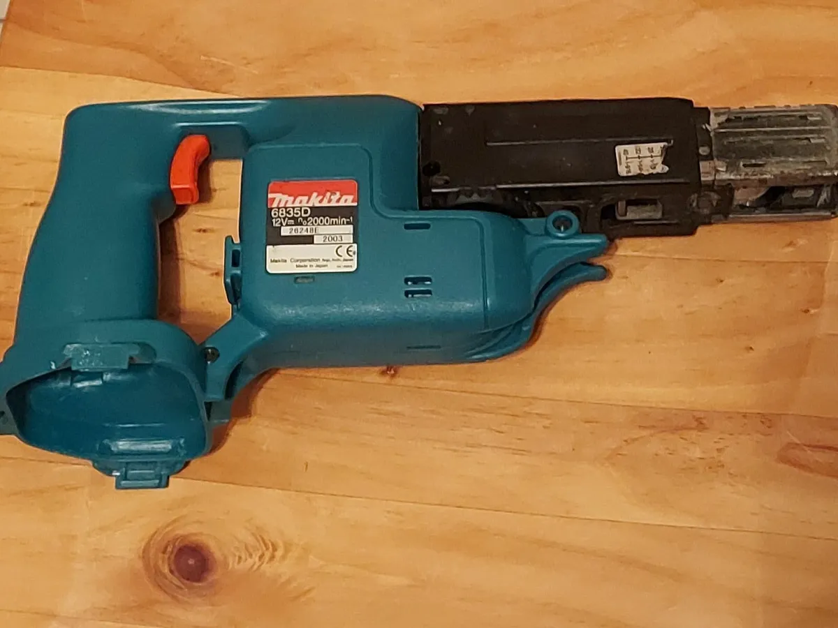 Makita 6835D Cordless Screw Gun Charger & Battery - Image 1
