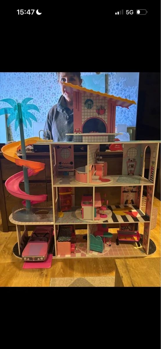 L.O.L Surprise Doll House + Accessories - Image 1