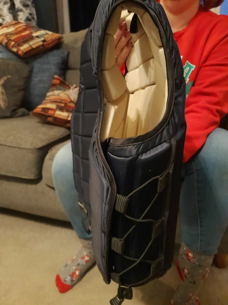 Horse riding body armour. - Image 2