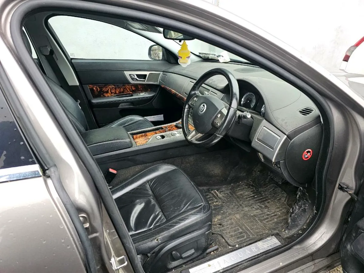 Jaguar  XF 3.0 Diesel - Image 3