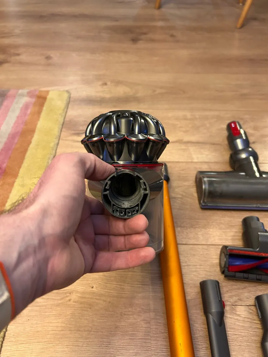 Dyson V7 - Image 4