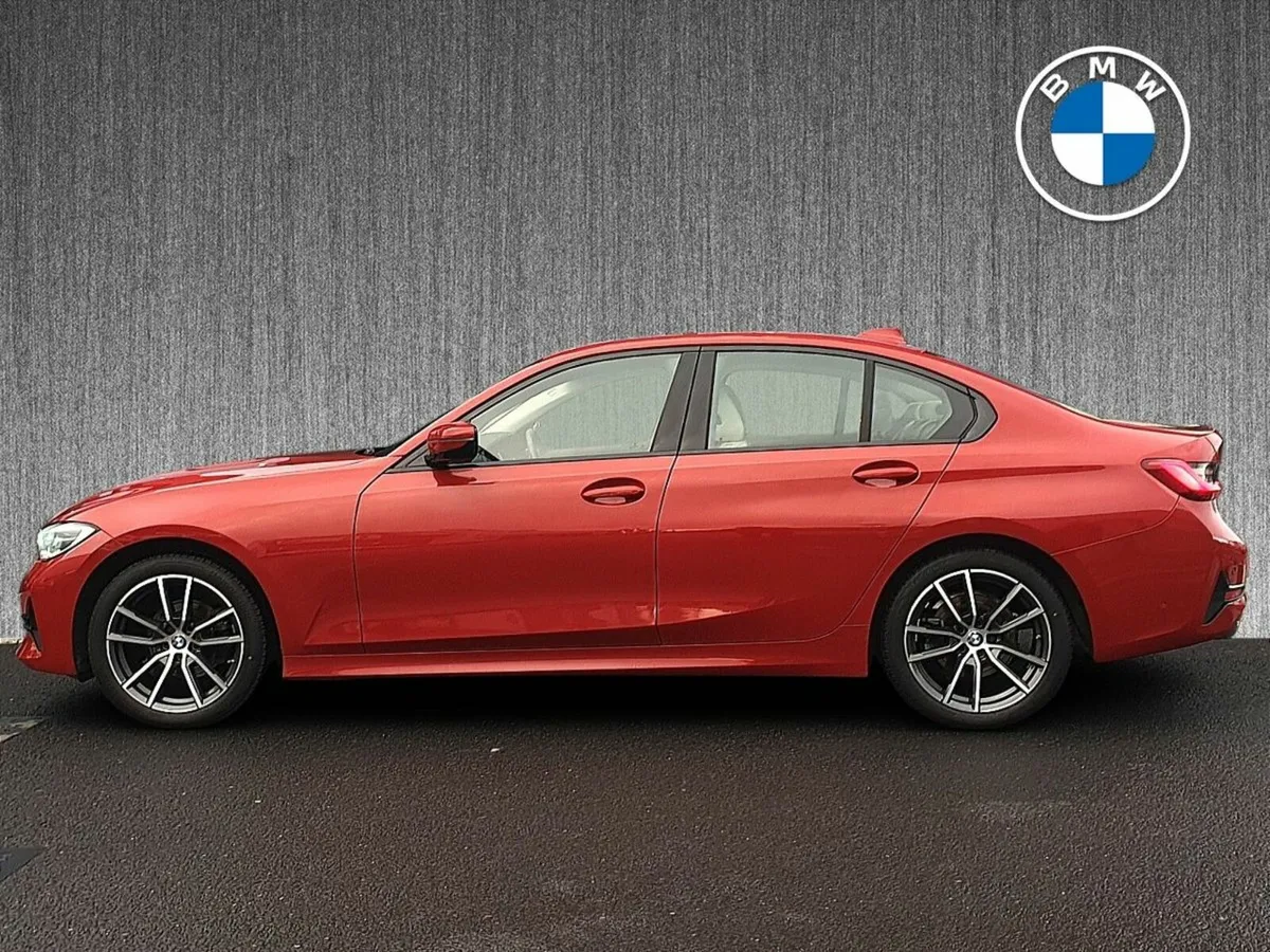 BMW 3-Series 318i Sport Saloon - Image 3