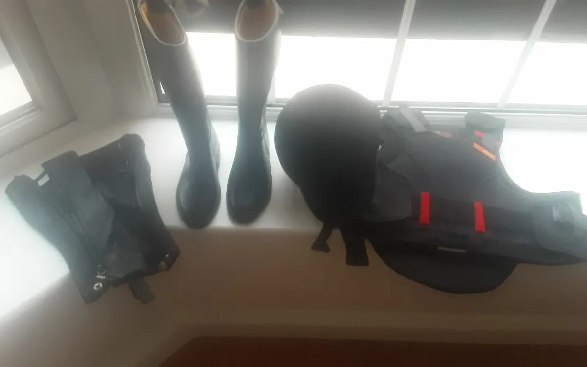 Horse riding child starter equipment - Image 1