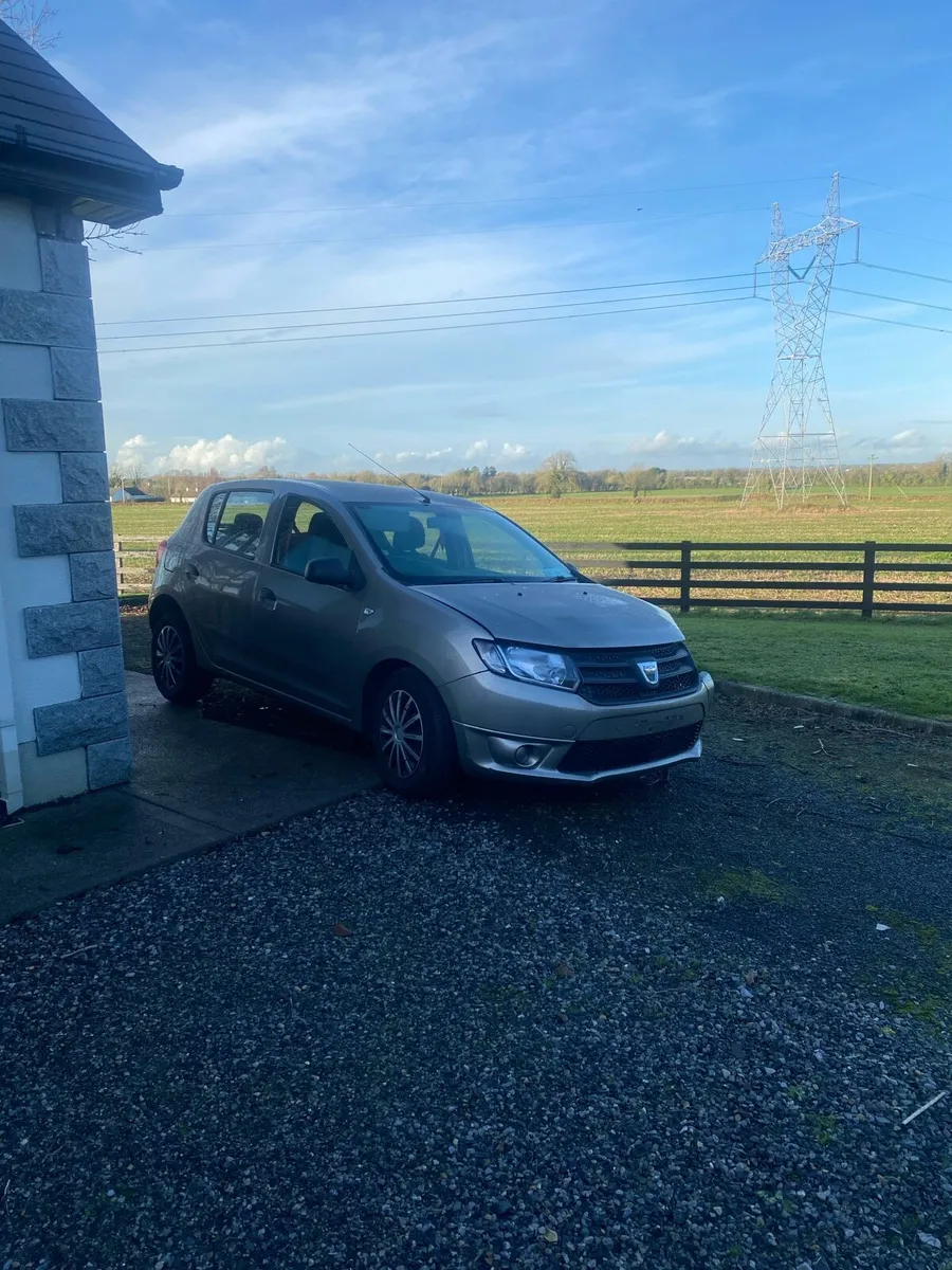 Dacia sandero 142.    Damaged - Image 1
