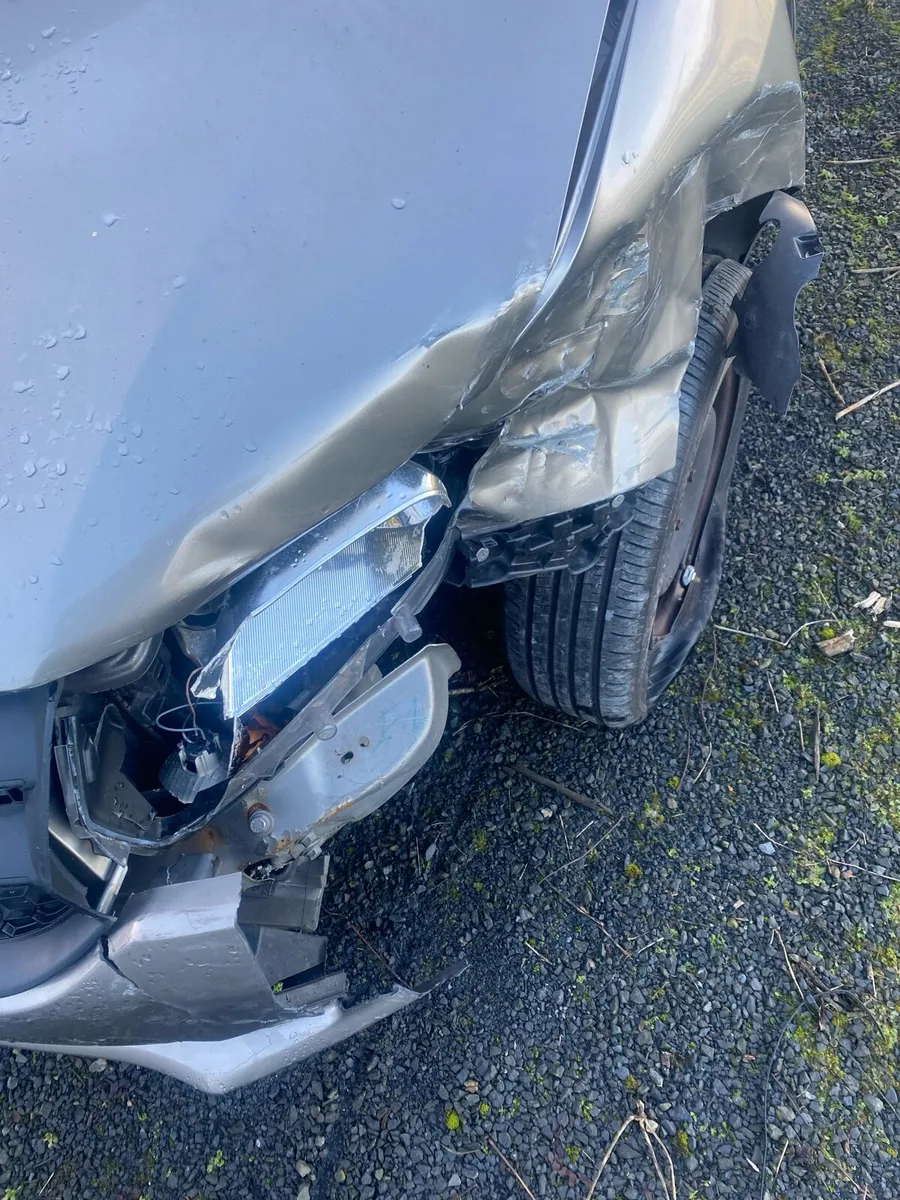 Dacia sandero 142.    Damaged - Image 4