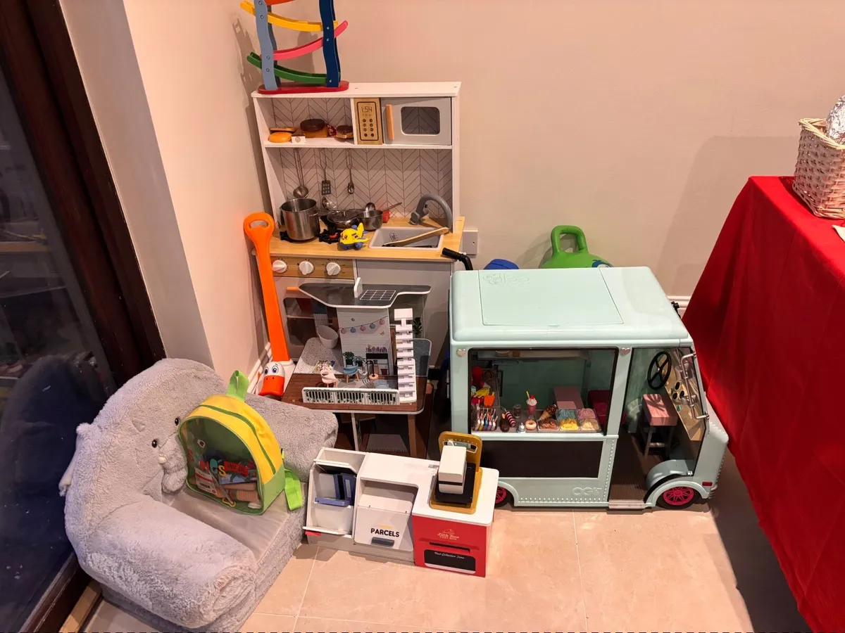 Bundle of toys - Image 1